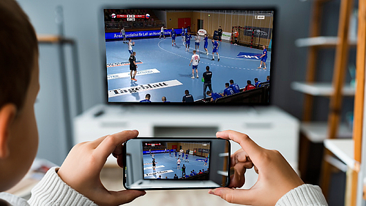 Hondboltur i sjonvarpi tilgjoerd mynd